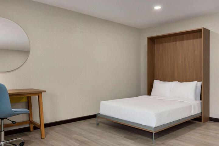 1 King Bed (9 of 9)