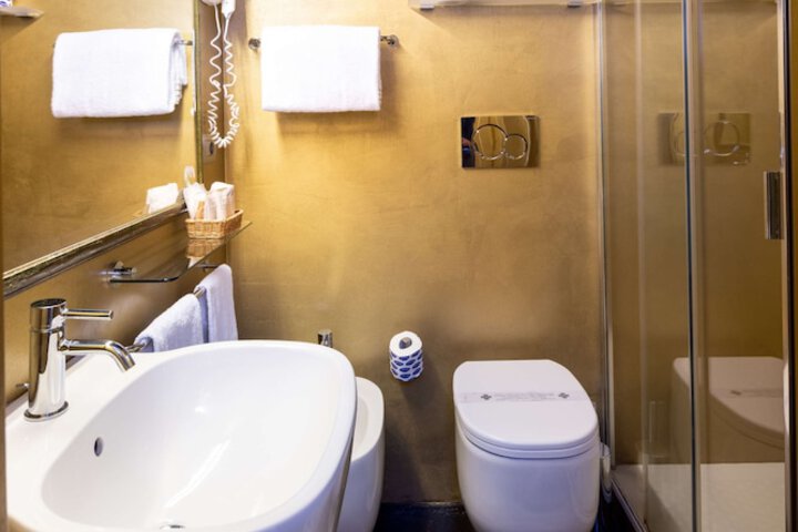 Room 32 of 52