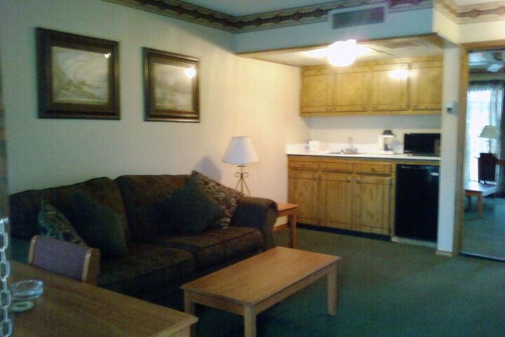 1 King Bed (2 of 15)