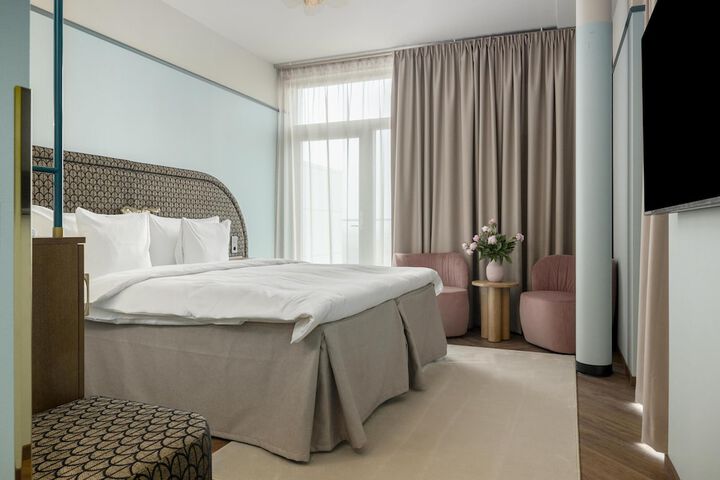 Room 25 of 62