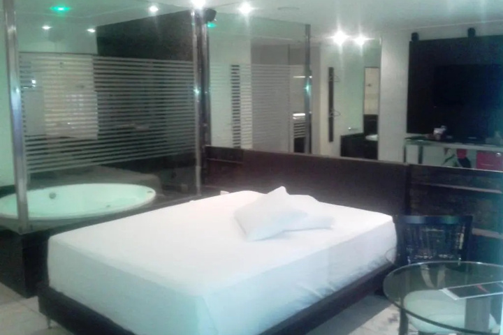 Room 4 of 14