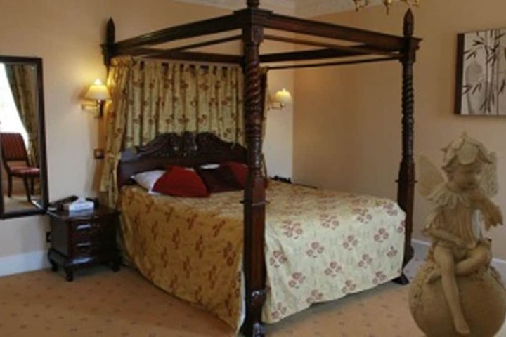 Room 16 of 38