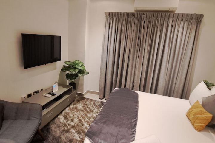 Room 10 of 136