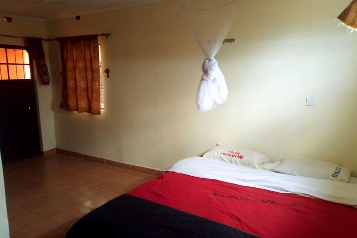 Room 6 of 19