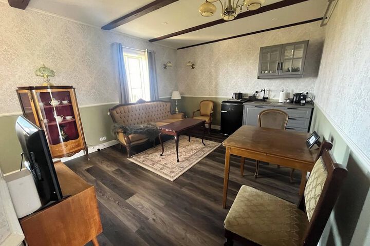 Room 123 of 179