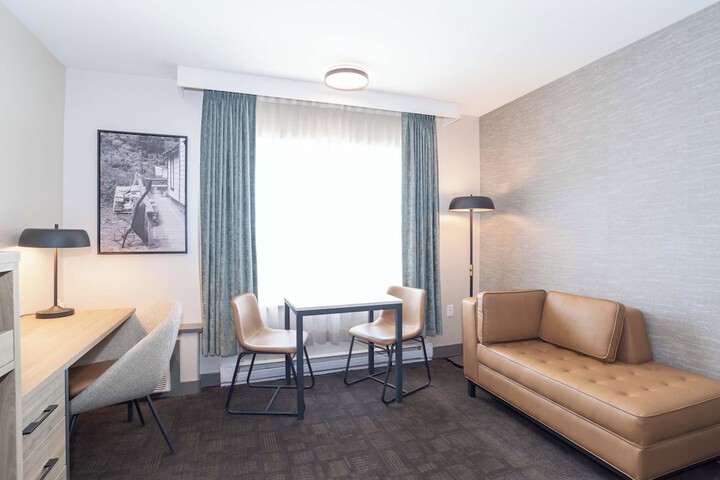 Room 17 of 37