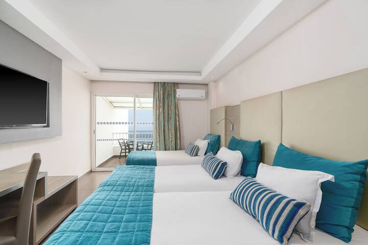 Room 28 of 184