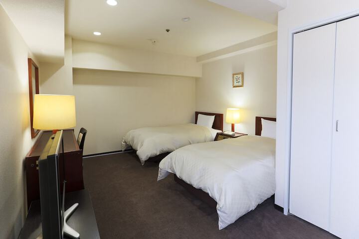 Room 6 of 30