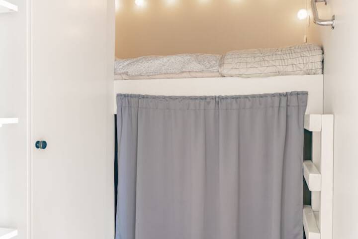 Room 34 of 146