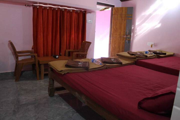 Room 9 of 32