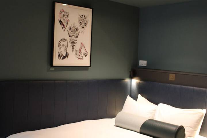 Room 33 of 112