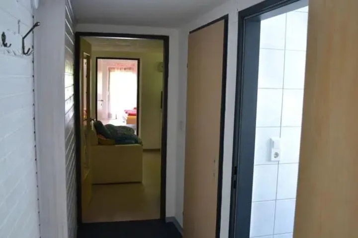 Room 10 of 18