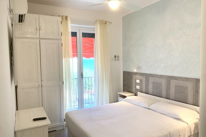 Room 9 of 49