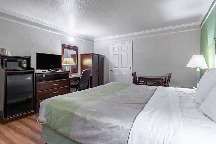 Room 9 of 31