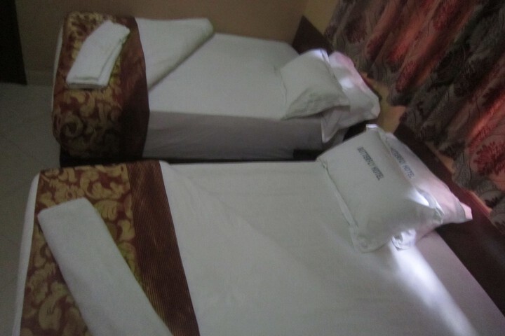 Room 4 of 33