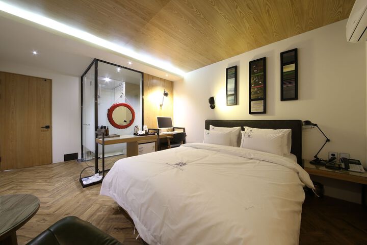 Room 44 of 70