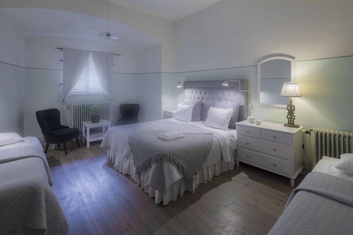 Room 9 of 31