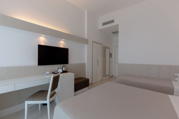 Room 49 of 175