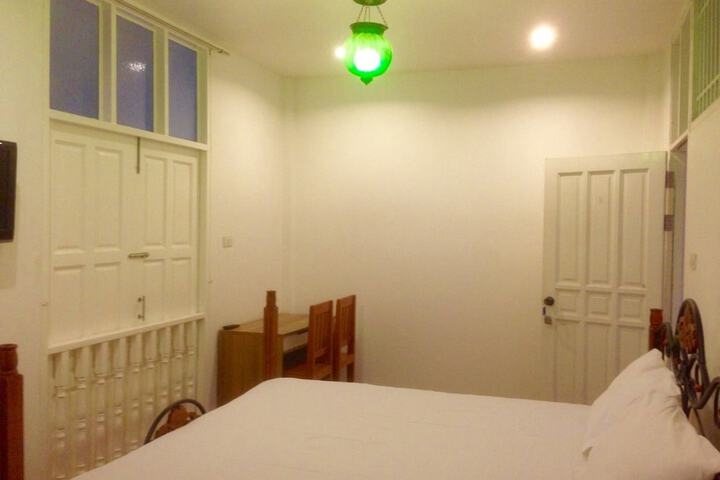 Room 9 of 26