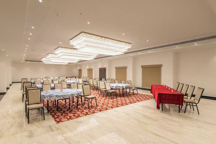 Ballroom/Hall 55 of 75