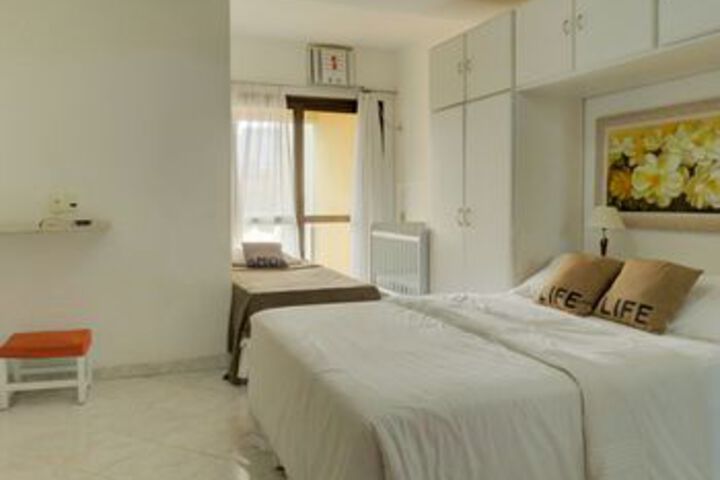 Room 28 of 104