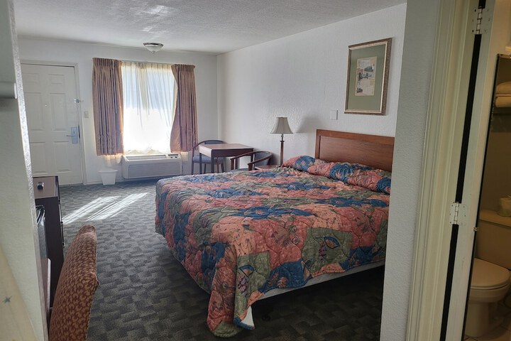 1 King Bed (1 of 8)