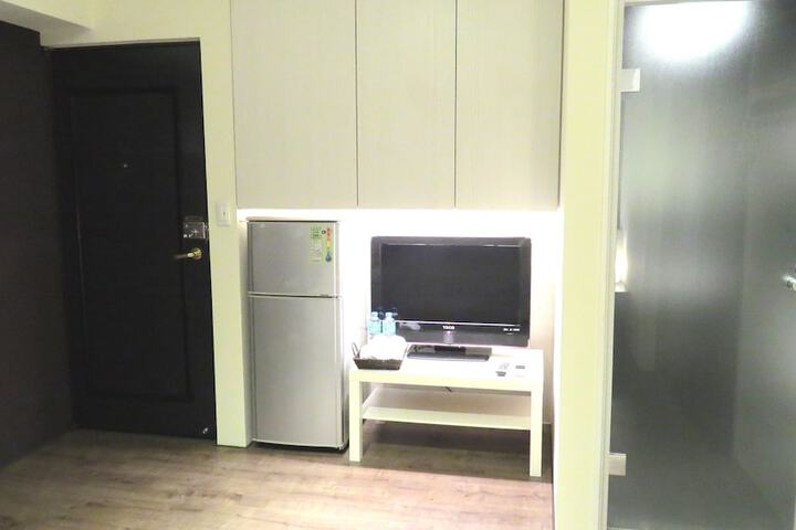 Room 5 of 6