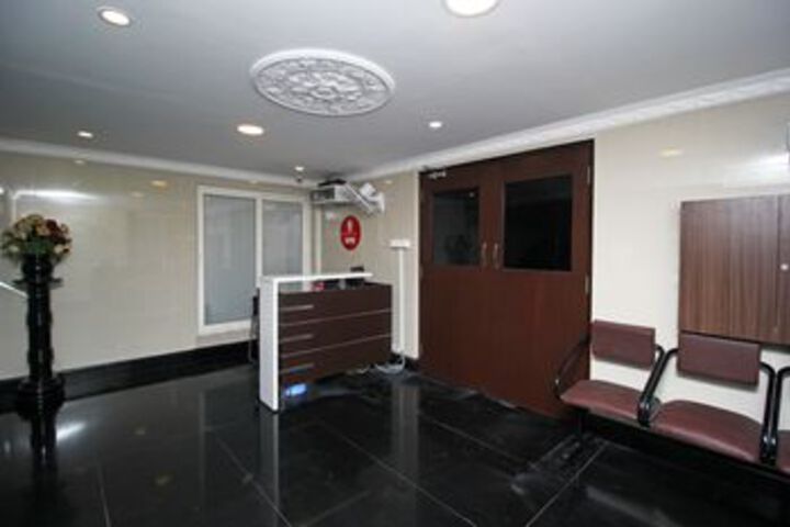 OYO Flagship 469 Nung Nr. US Consulate