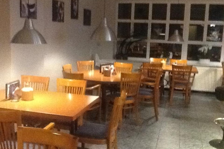 Dining 15 of 16