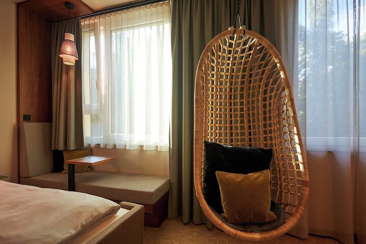 Room 42 of 122