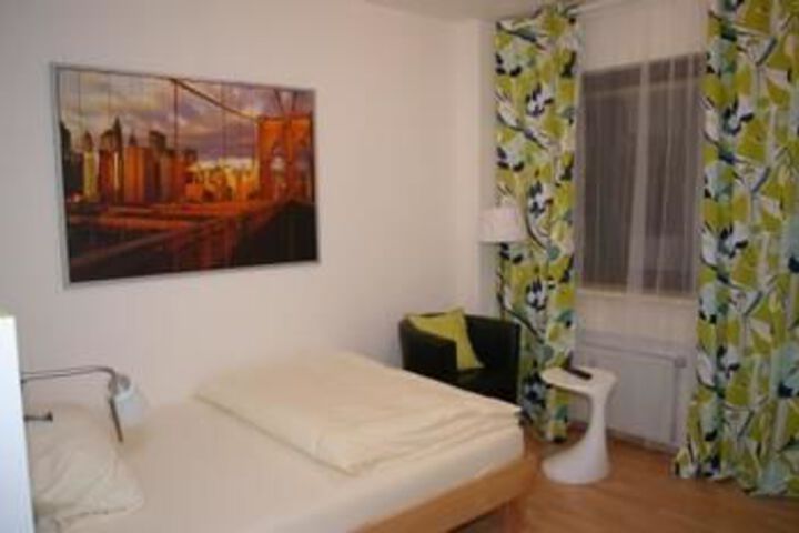 Room 9 of 26