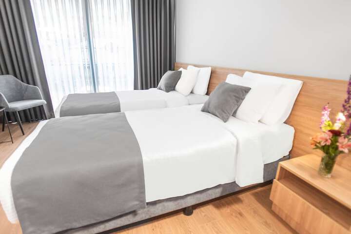 Room 6 of 82