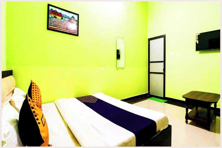 Room 4 of 28