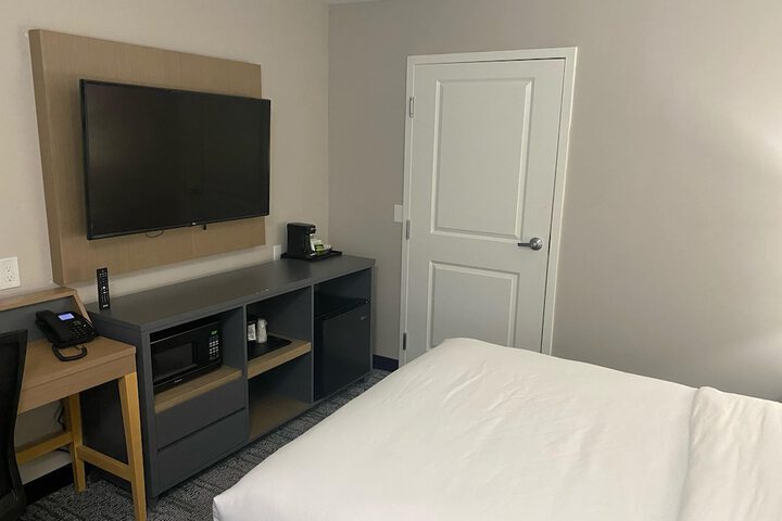 1 Queen Bed (14 of 23)