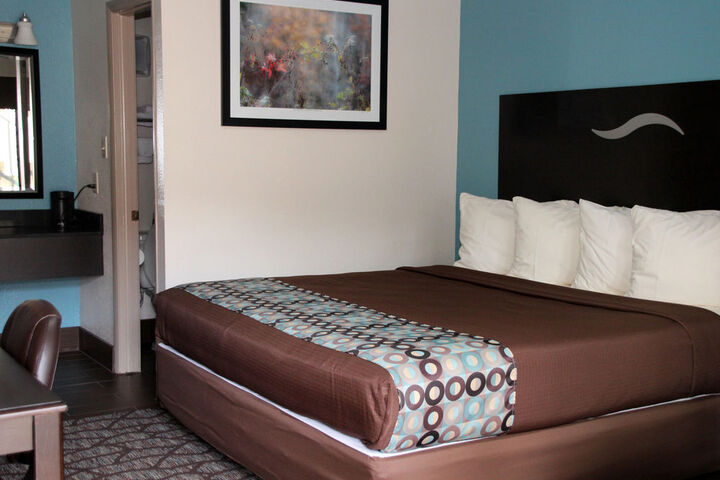 Room 10 of 38