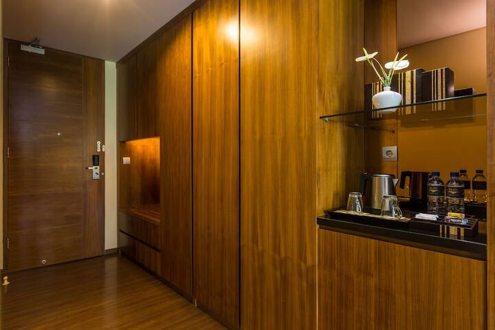 Room 6 of 53