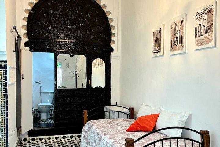 Room 6 of 48