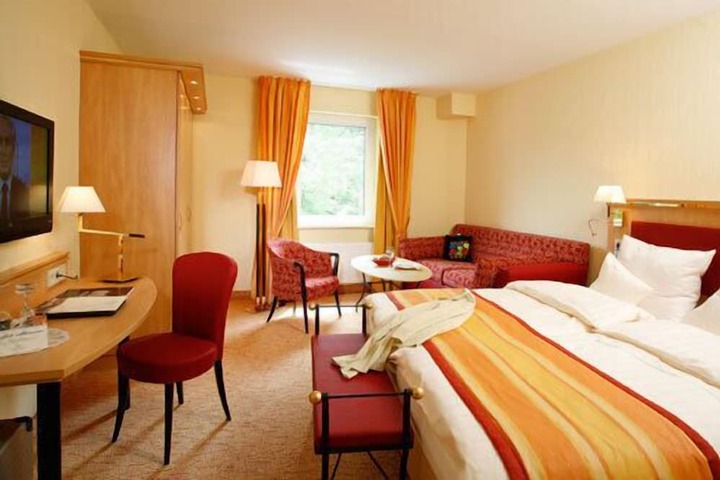Room 4 of 30