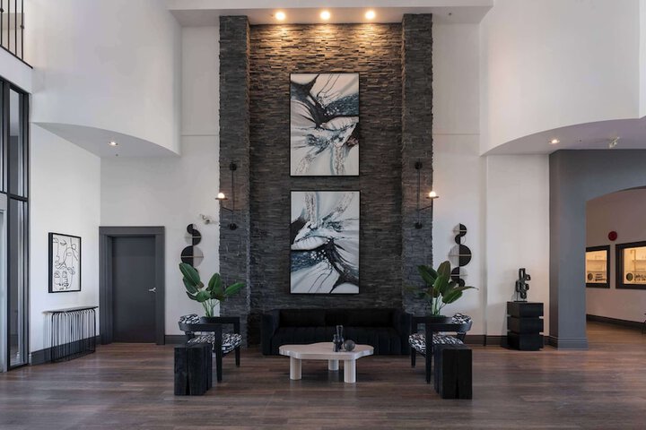 Entrance & Lobby