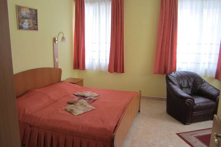 Room 6 of 48