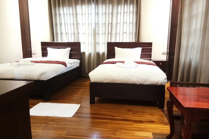 Room 8 of 28
