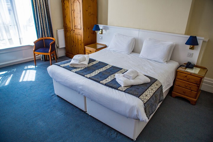 Room 4 of 27