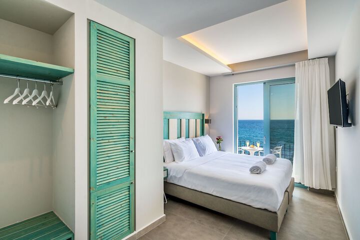 Room 4 of 74