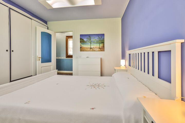 Room 16 of 24