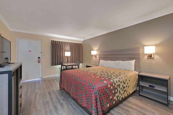 1 King Bed (12 of 12)