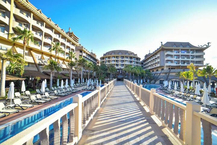 Hotel Pool