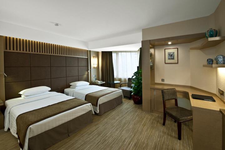Room 4 of 37