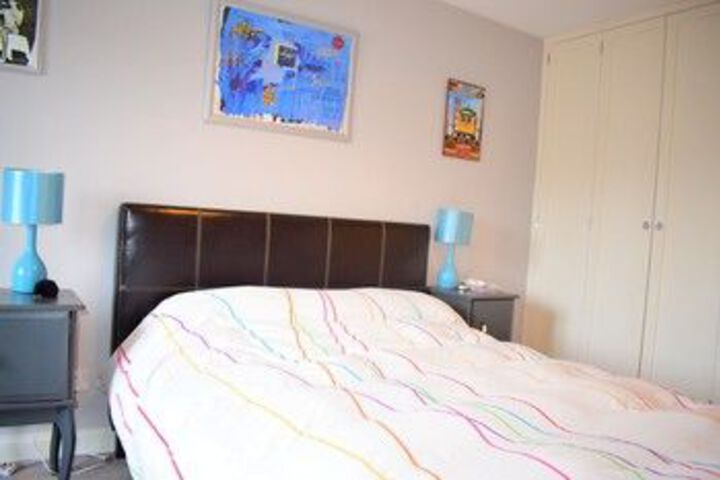 Room 6 of 12