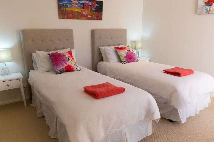 Room 4 of 18