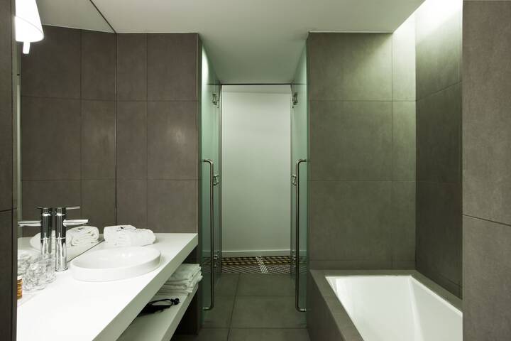 Room 32 of 49
